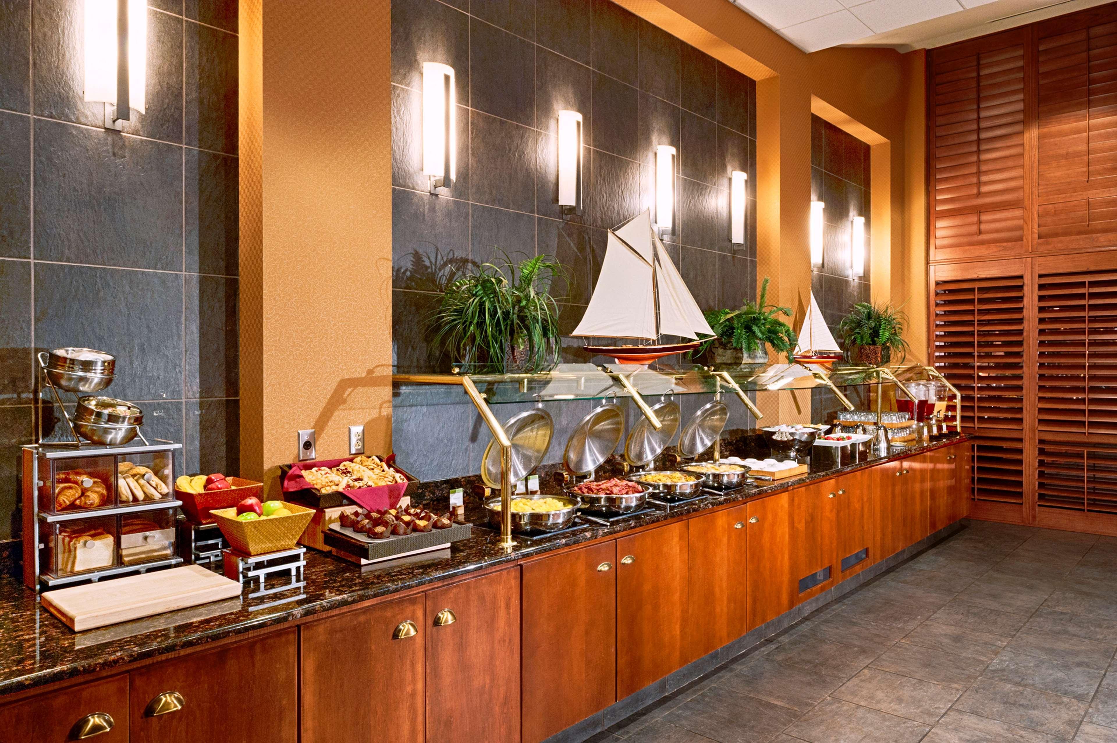 Doubletree By Hilton Bay City - Riverfront Esterno foto
