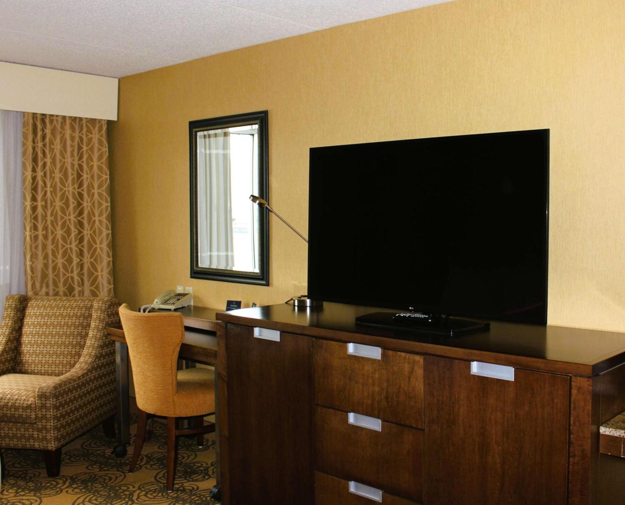 Doubletree By Hilton Bay City - Riverfront Esterno foto