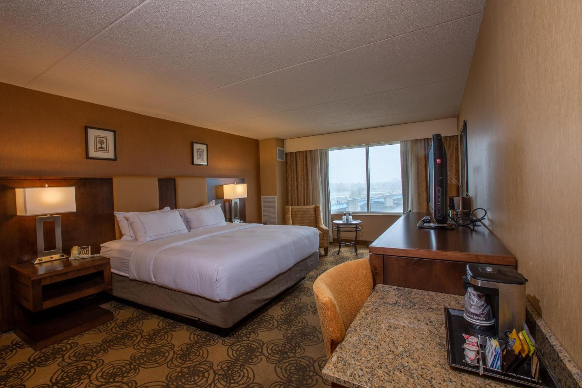 Doubletree By Hilton Bay City - Riverfront Esterno foto