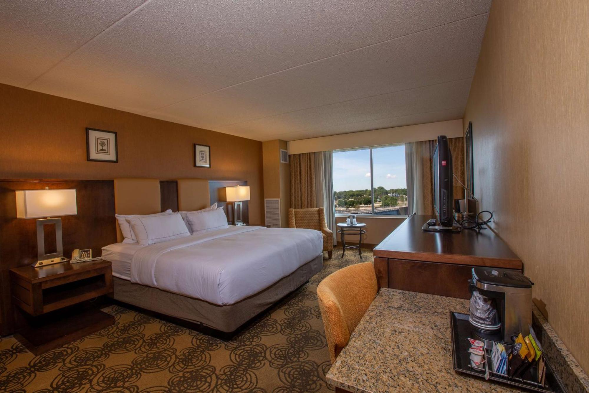 Doubletree By Hilton Bay City - Riverfront Esterno foto