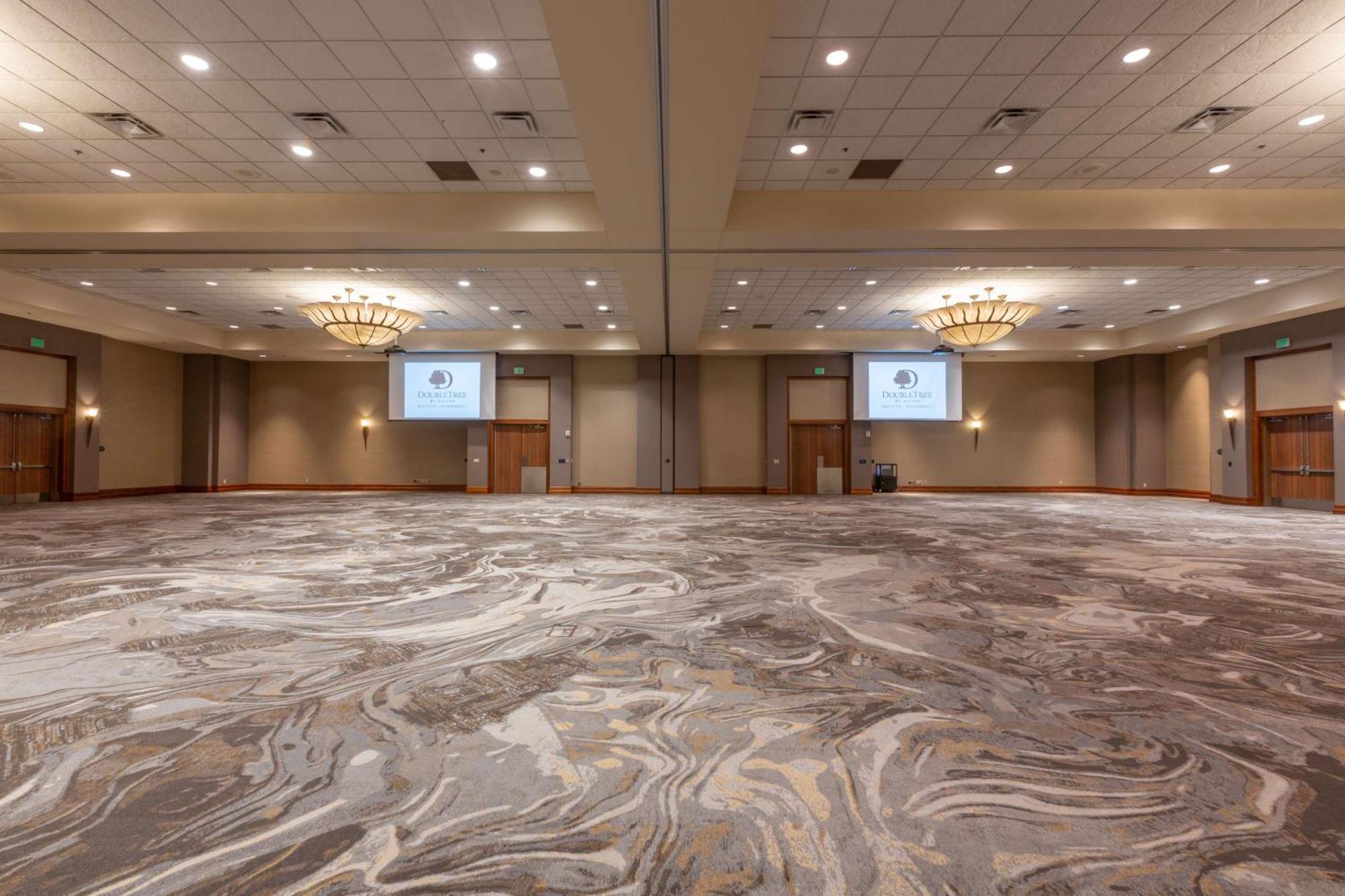 Doubletree By Hilton Bay City - Riverfront Esterno foto