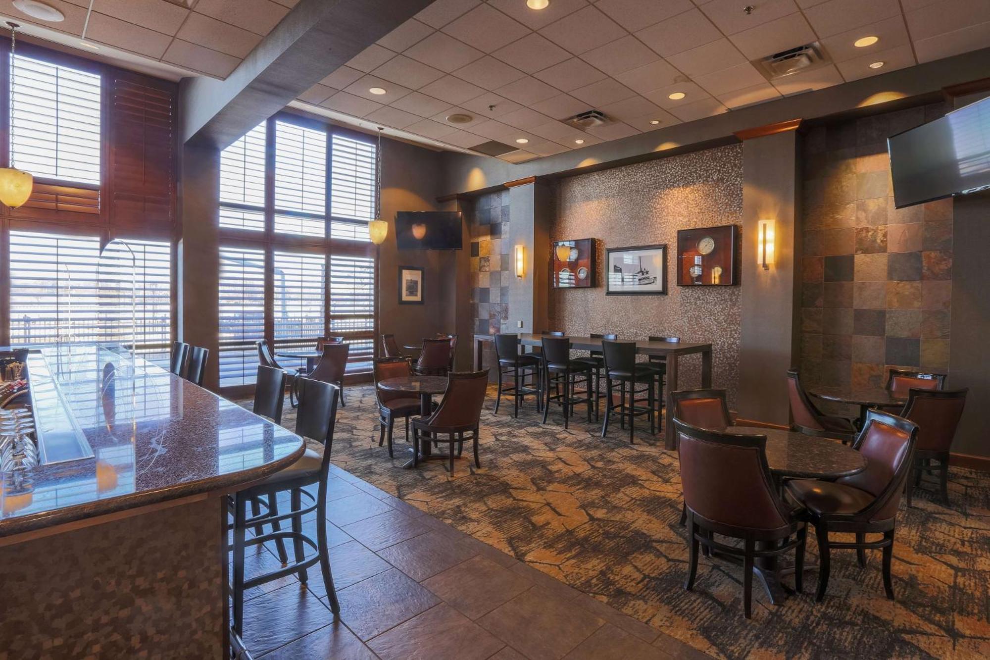Doubletree By Hilton Bay City - Riverfront Esterno foto