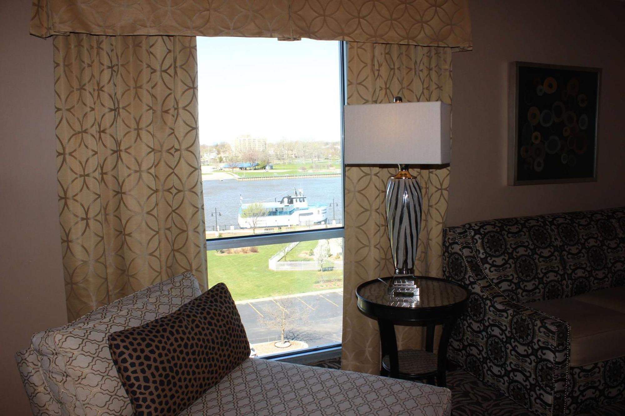 Doubletree By Hilton Bay City - Riverfront Esterno foto