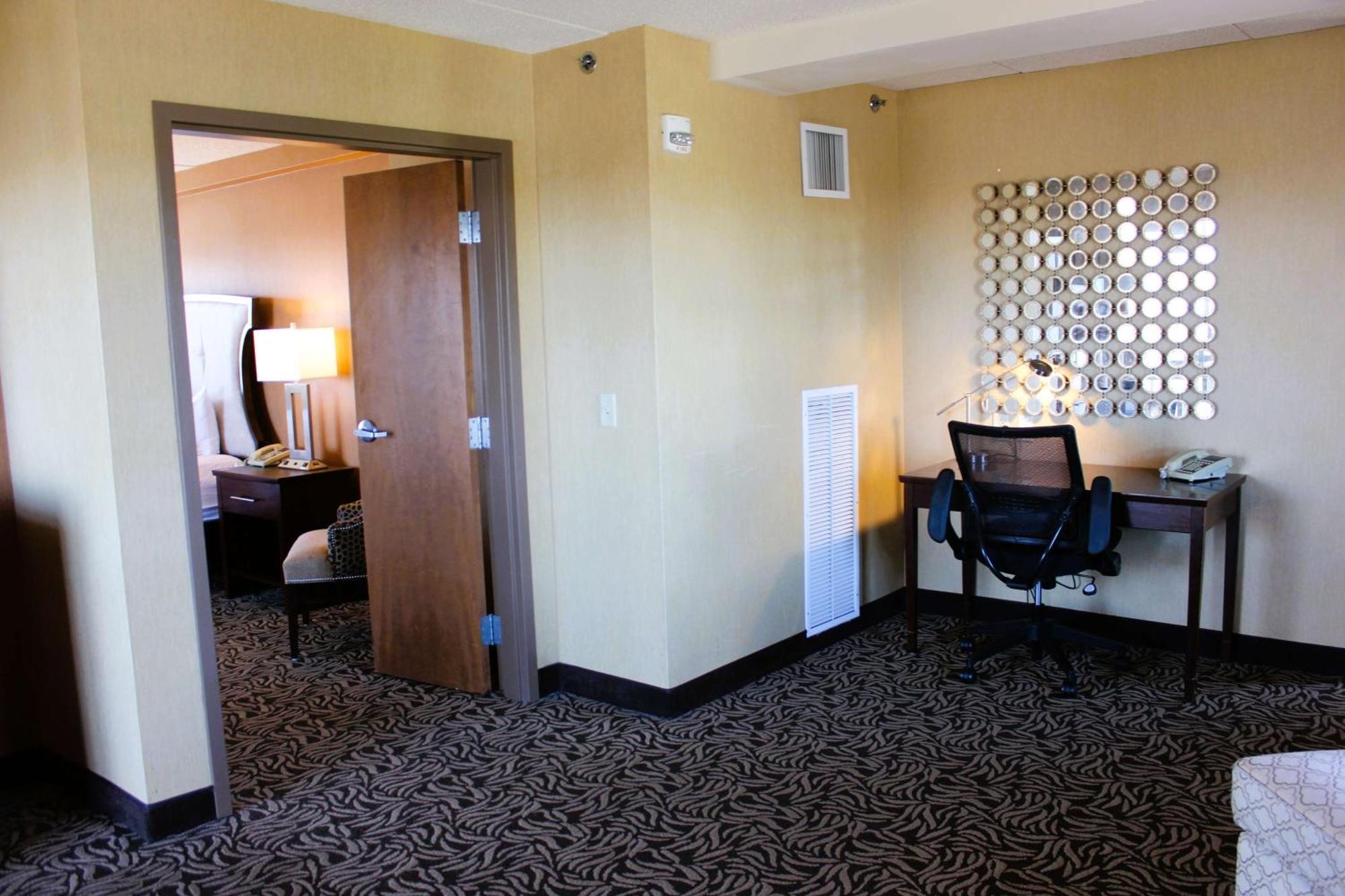 Doubletree By Hilton Bay City - Riverfront Esterno foto