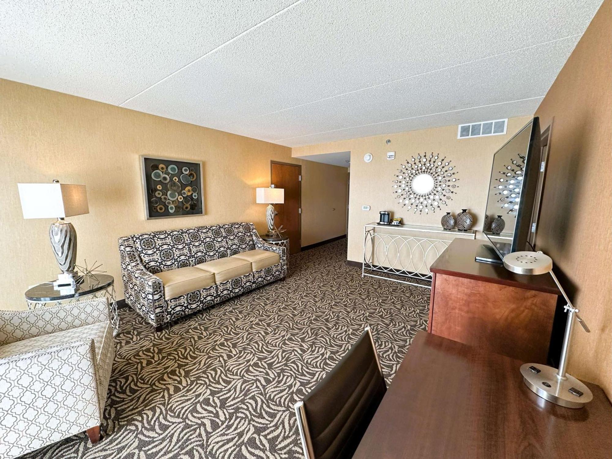 Doubletree By Hilton Bay City - Riverfront Esterno foto
