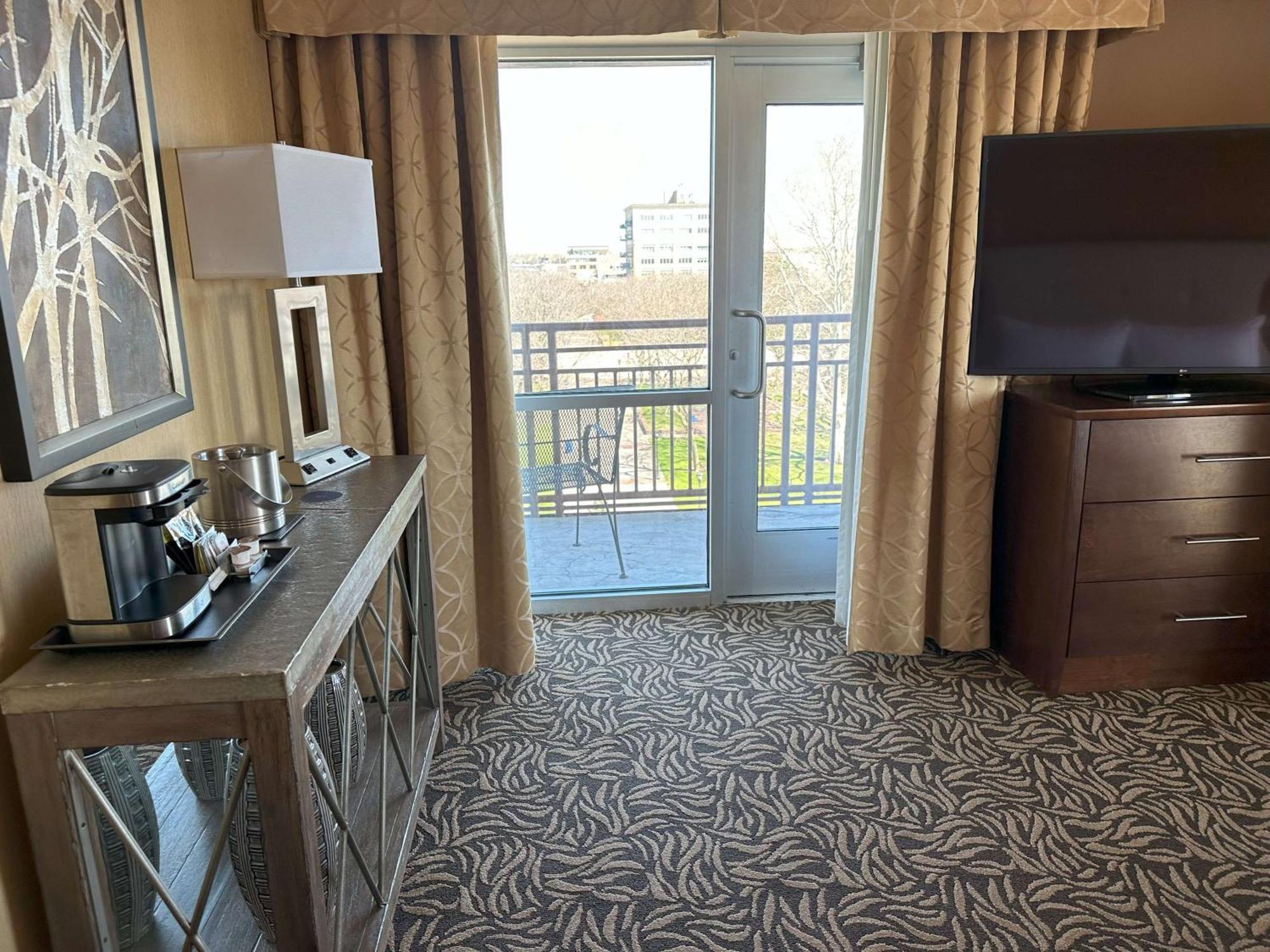 Doubletree By Hilton Bay City - Riverfront Esterno foto